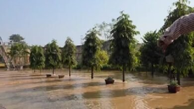 Accident: A major tragedy was averted in Korba...! A stop dam broke at the 85 kW mini-hydel plant near the HTPS...water inundation caused panic...watch the video here.