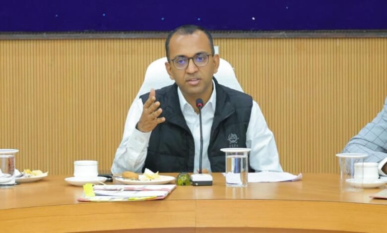 Weak students: Special classes begin for weak students in grades 10 and 12...! Collector Vasant's instructions