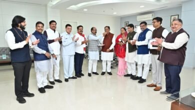 Bihar Election Results: Celebrations in Raipur mark NDA's victory...! CM Vishnu Dev Sai offers sweets to ministers