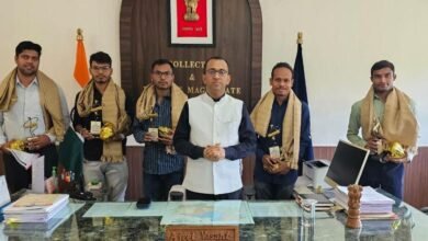 Selected in SSE: Three hostel students from Korba have been selected in the State Service Examination! Collector Ajit Vasant congratulates them.