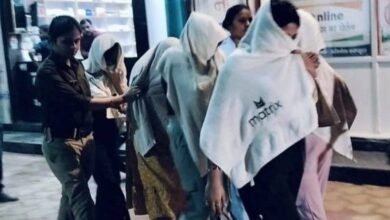 Spa and Salon Centre: Durg Breaking News! Late night, police raided two luxury spa centres in Supella, Durg district...illegal prostitution was flourishing.