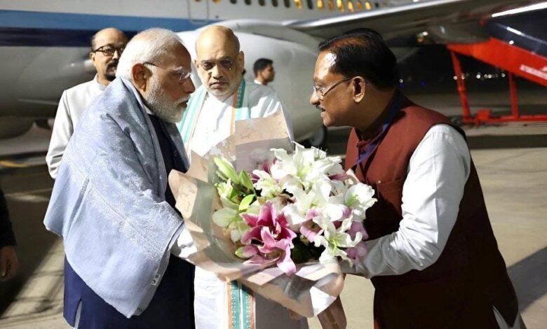DGP-IG Conference: PM Narendra Modi arrives at Raipur Airport...! CM Sai and Amit Shah give him a grand welcome... A major discussion on security strategies will take place.