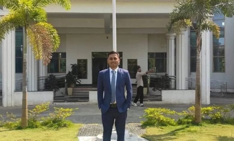 Advaita Foundation: From slum to the pinnacle of success! Raj's victory inspires...brings glory to Korba by securing 22nd rank in CGPSC