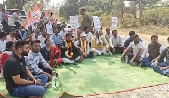 Congress Protests: The state of roads in Korba is pathetic! Angered by the Municipal Corporation's negligence, Congress intensifies its protests.