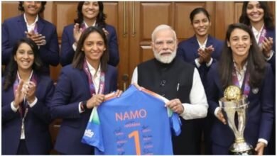 Women's World Cup Winner: The Women's World Cup-winning Indian team met Prime Minister Modi... and presented him with a 'NaMo 1' jersey.