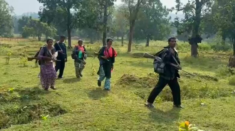 Surrender of Naxalites: Maoists face a setback in Gariaband! Seven Naxalites, including Area Commander Sunil and Secretary Arena, surrender... Watch the video here.