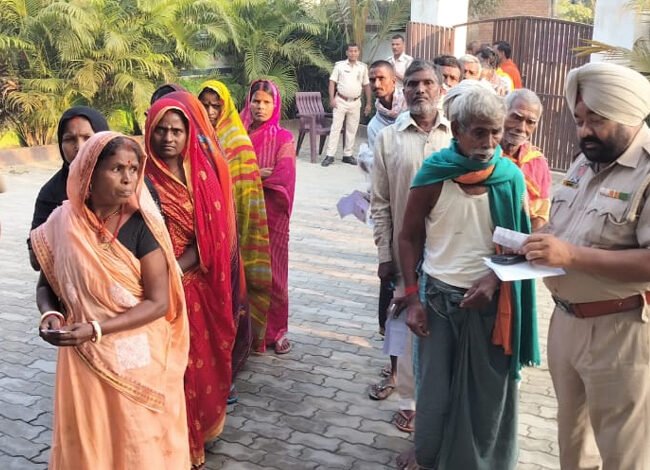 Bihar Election 2025 Voting: Crowds gathered at polling stations...! Women and youth showed enthusiasm in voting.