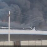 Factory Fire: Hardoi Breaking News! Massive fire at a plate and bowl factory... Back-to-back cylinder explosions... Villagers panicked... Watch the video here.