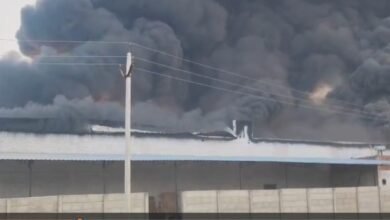 Factory Fire: Hardoi Breaking News! Massive fire at a plate and bowl factory... Back-to-back cylinder explosions... Villagers panicked... Watch the video here.