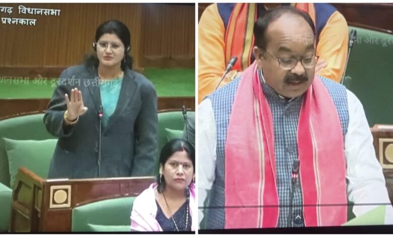CG Assembly: Second day of the Raipur Assembly session...! Congress MLA Harshita Baghel and Minister Arun Sao are facing off in the house... Watch the video here.