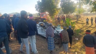 Heartbreaking accident in Jashpur...! A speeding car collided with a trailer...five youths died on the spot.