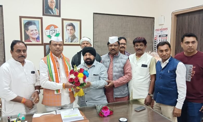 Ghar Wapsi (Homecoming): Congress is trying to bring back disgruntled leaders...! Former MIC member Jasbir Dhillon returns to the party.