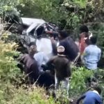 Horrific accident in Nashik: A horrific road accident...! An Innova falls into a deep ditch...6 members of the same family die on the spot.