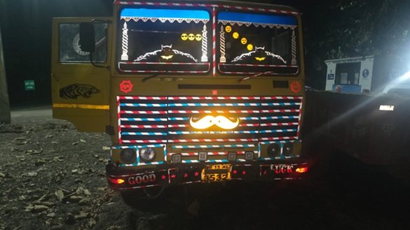 Illegal Mining: The administration is taking a tough stand against illegal mining in Janjgir-Champa... Five vehicles seized... 76 cases registered.