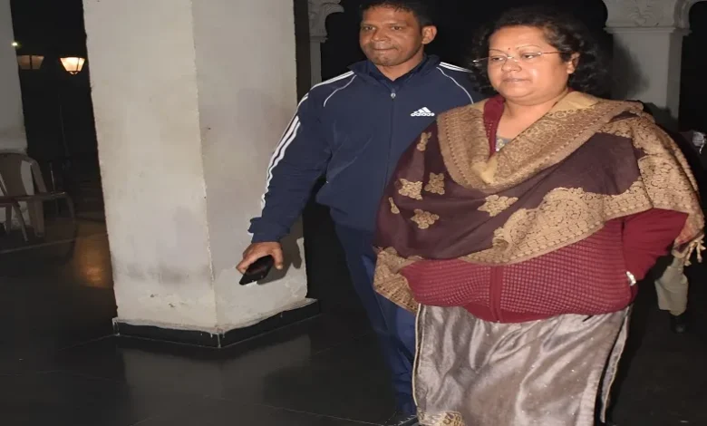 Liquor Scam Investigation: Soumya Chaurasia likely to be arrested in the liquor scam...! EOW has issued a production warrant.