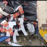 Truck Overturned: A truck loaded with rebar overturned in Bemetara... Quintals of marijuana were found buried underneath... Villagers grabbed the sacks and fled... Watch the video.