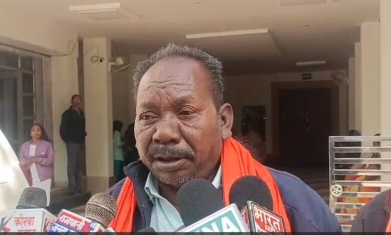 Korba Land Dispute: Villagers intensify protest over water, forests, and land rights...! Villagers reach Collector's public grievance redressal program... warn of further protests and road blockade.