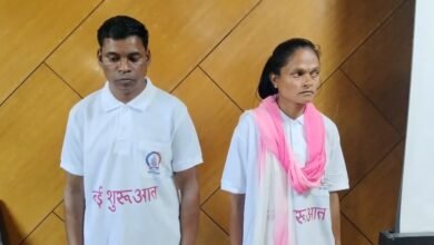 Naxal Surrender: Gariaband police achieve major success on the Naxal front...! Two wanted Naxalites surrender... Watch the video here.