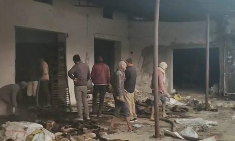Fire at Rice Mill: Massive fire breaks out at a rice mill in Surajpur...! Two warehouses completely destroyed...Watch the video here.