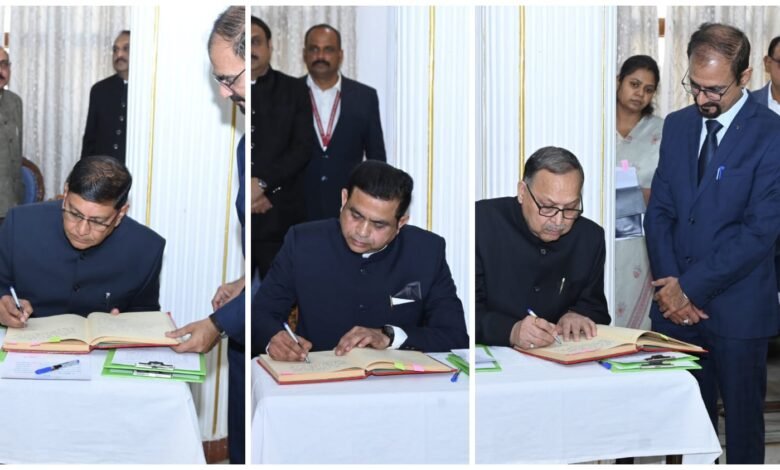 Oath Ceremony: Amitabh Jain becomes Chief Information Commissioner...Agarwal and Mishra appointed as State Information Commissioners...Governor administers oath to the newly appointed officials.
