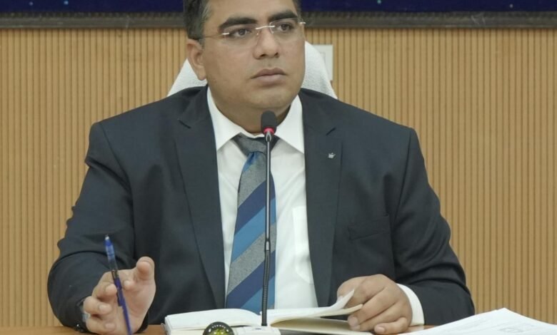 Collector's Action: Collector Kunal Dudawat has taken a strong stance against arbitrary practices, delays, and poor quality in government construction projects in the district.