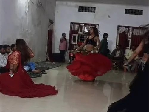 Obscene Dance: Obscene dance video goes viral at Surajpur Forest Department rest house...! Two officers suspended.