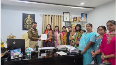 Congress MLA makes offensive remarks about women...! BJP Mahila Morcha files complaint against Congress MLA.