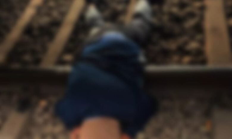 Railway Accident: Tragic accident at Durg railway station...! A railway technician was hit by a goods train... He died a painful death on the spot.