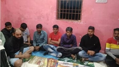 Action Against Illegal Gambling: Police conduct major raid on gambling den in Durg... 21 accused arrested... approximately 10 lakh rupees worth of goods seized.