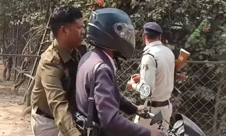 Bomb Threat in Court: Breaking News...! Threat to blow up Ambikapur court with a bomb... Security increased... intensified checking of people entering and leaving the premises... Watch the video here.