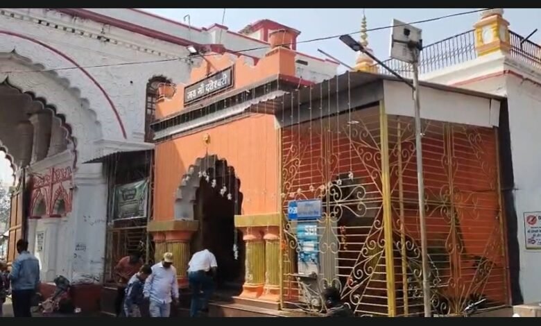Danteshwari Temple: Thieves broke into Danteshwari temple at midnight...! They stole jewelry worth lakhs of rupees... Watch the VIDEO here.