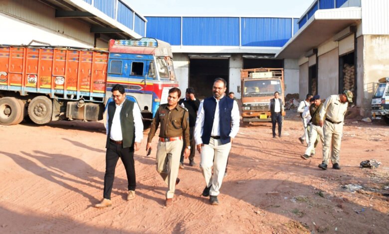 Strict Action: Breaking News...Major action in Mungeli! 14 rice mills sealed...more than 12,000 quintals of paddy seized.