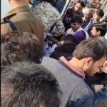 Road Safety: Police officers show humanity in a road accident...! Injured victims were immediately taken to the hospital. VIDEO