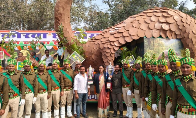 Korba Forest Division: The tableau from Korba Forest Division on Republic Day...! It conveyed a powerful message about Indian pangolin conservation...! It secured second place in the parade.