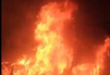 Indian Youth Congress: Two cars parked outside the Youth Congress President's house were set on fire... workers were angry... watch the video here