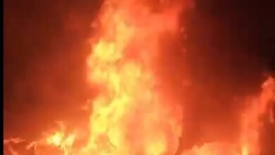 Indian Youth Congress: Two cars parked outside the Youth Congress President's house were set on fire... workers were angry... watch the video here