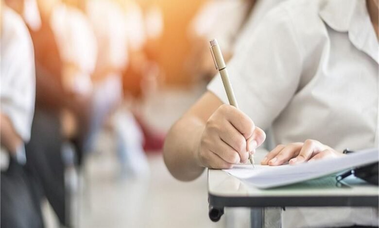 CCTV Monitoring: Seven students were caught cheating on the first day of the exam...! Materials hidden in their clothes were recovered.