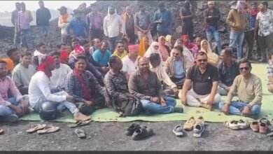 Heavy Blasting: Coal production halted for 5 hours at Gevra mine...! Strong protest by displaced villagers.