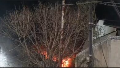 Big Fire: Massive fire breaks out at an asphalt company in Bhanpuri...! Panic in the area... Firefighters are actively working at the scene... Watch the VIDEO here.