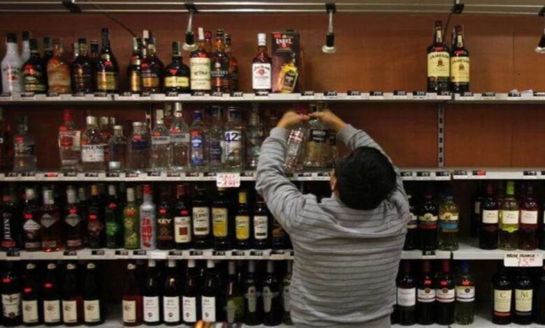 Liquor Policy 2026: Good news for liquor lovers in Chhattisgarh! The state government has revised its excise policy... now liquor will be available on Holi as well.