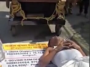 Kosa saree trader in Raigarh performs unique Dandavat Rath Yatra, prays at Devi temples to recover Rs 1.5 crore loan