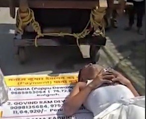 Kosa saree trader in Raigarh performs unique Dandavat Rath Yatra, prays at Devi temples to recover Rs 1.5 crore loan