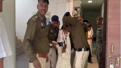 Attempted self-immolation: A middle-aged man attempted self-immolation at the Khairagarh Collectorate premises...! A major tragedy was averted due to the prompt action of the police.