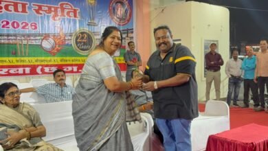 Keshavlal Mehta Cricket: An exciting match at the Korba Press Club...! Balco and Advocate 11 made it to the semi-finals...MP Jyotsna Mahant boosted the players' morale.