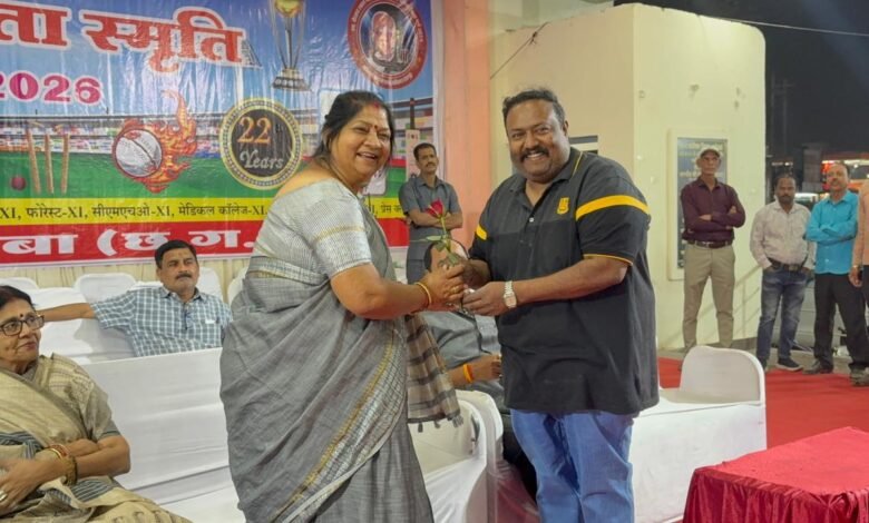 Keshavlal Mehta Cricket: An exciting match at the Korba Press Club...! Balco and Advocate 11 made it to the semi-finals...MP Jyotsna Mahant boosted the players' morale.