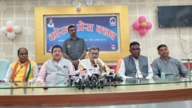 Leader of the Opposition: Dr. Charandas Mahant launches a scathing attack on the BJP government in Korba...! Accuses them of irregularities ranging from paddy procurement to voter lists.