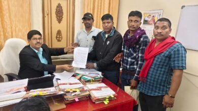 SECL: People displaced by the Jarhajel project put pressure on the administration...! A memorandum was submitted regarding the return of their land.