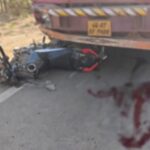 Terrible road accident: Two young men killed in a collision with a truck loaded with iron ore.
