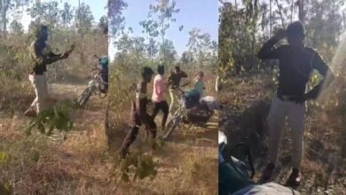 Viral Video: Video of a uniformed guard being assaulted and forced to dance in Surajpur goes viral! Social media is abuzz... watch the video.