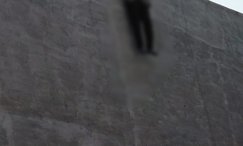 Tragic Incident: Dead body of a young man found near Ram Temple...hanged from a GI wire noose...questions raised on the commissioner system